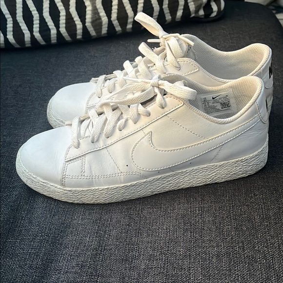 Nike Blazers size 6Y White Sneakers - Picture 1 of 5